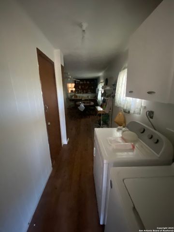 516 W Dunlap, Sabinal, TX 78881