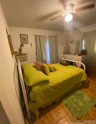 516 W Dunlap, Sabinal, TX 78881