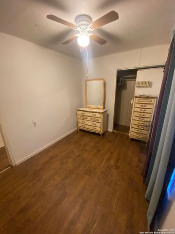 516 W Dunlap, Sabinal, TX 78881