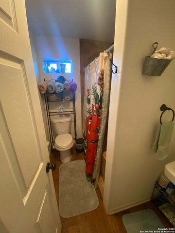 516 W Dunlap, Sabinal, TX 78881