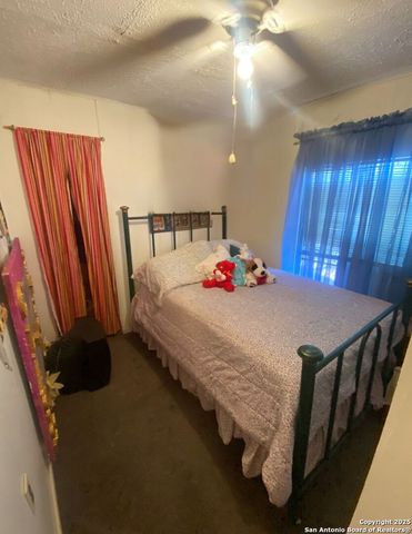 516 W Dunlap, Sabinal, TX 78881