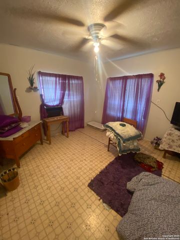 516 W Dunlap, Sabinal, TX 78881