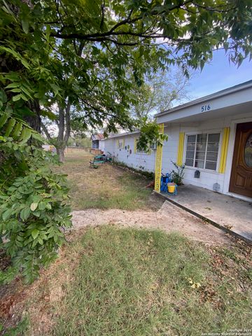 516 W Dunlap, Sabinal, TX 78881