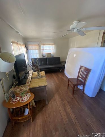 516 W Dunlap, Sabinal, TX 78881