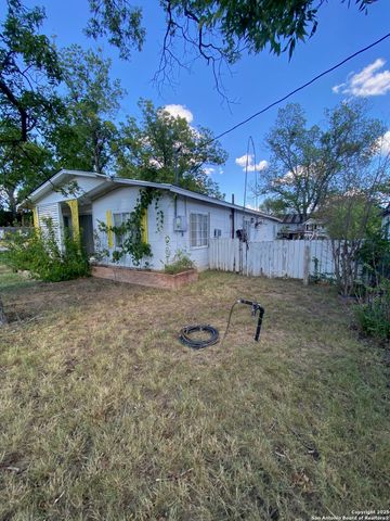 516 W Dunlap, Sabinal, TX 78881