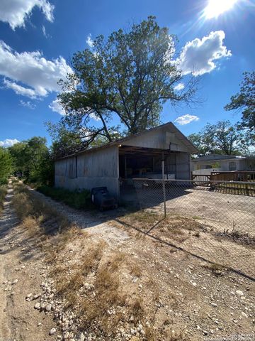 516 W Dunlap, Sabinal, TX 78881