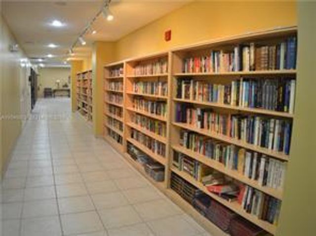10303 Sunrise Lakes Boulevard 205, Sunrise, FL 33322