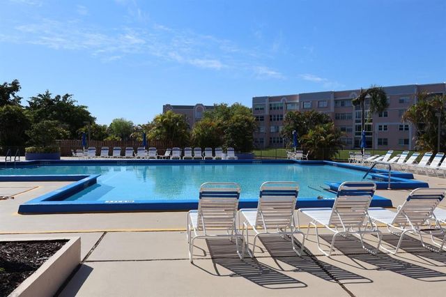 10303 Sunrise Lakes Boulevard 205, Sunrise, FL 33322