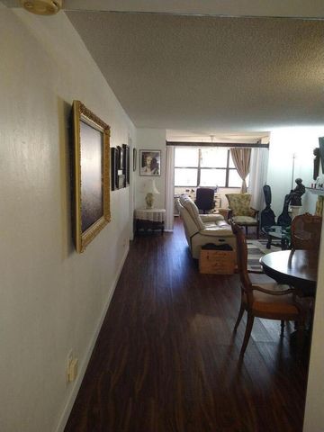 10303 Sunrise Lakes Boulevard 205, Sunrise, FL 33322