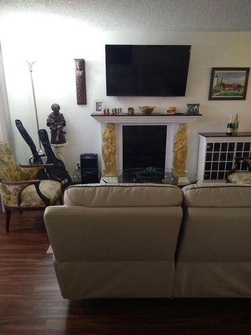 10303 Sunrise Lakes Boulevard 205, Sunrise, FL 33322