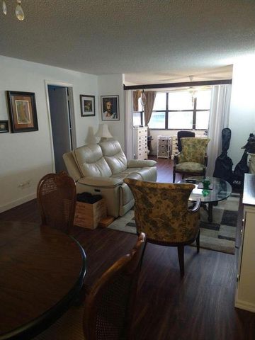 10303 Sunrise Lakes Boulevard 205, Sunrise, FL 33322