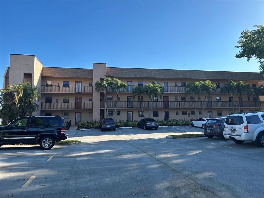 10303 Sunrise Lakes Boulevard 205, Sunrise, FL 33322