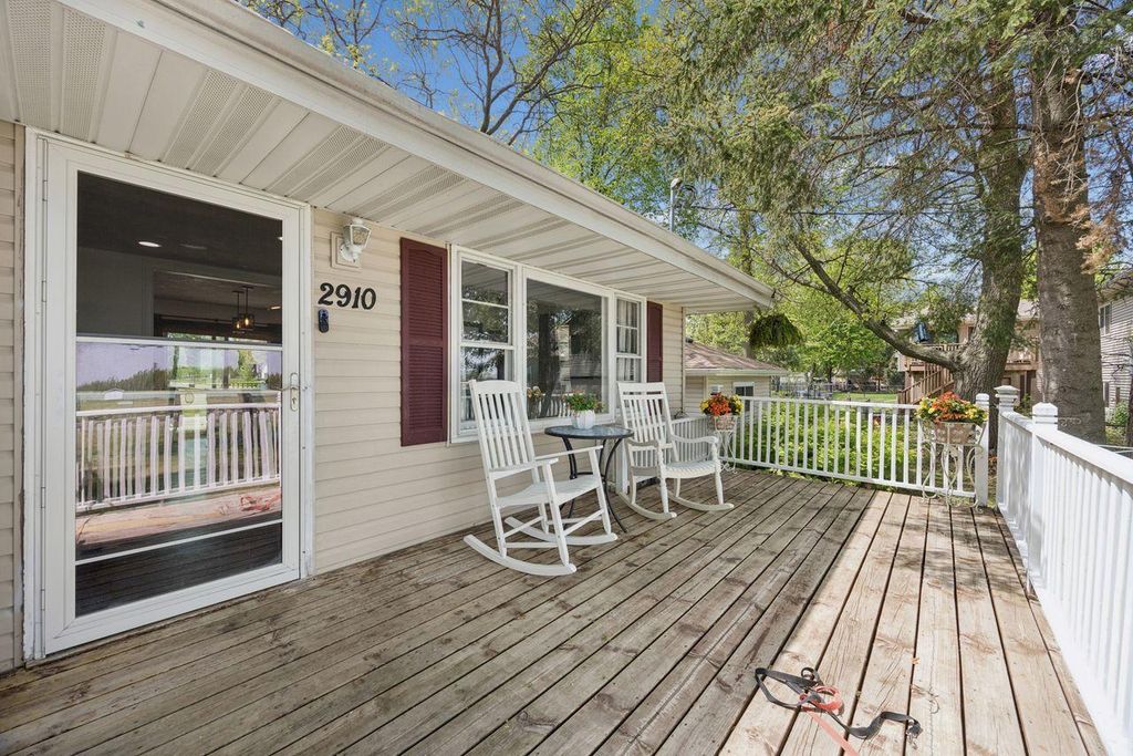 2910 95th Avenue NE, Blaine, MN 55449