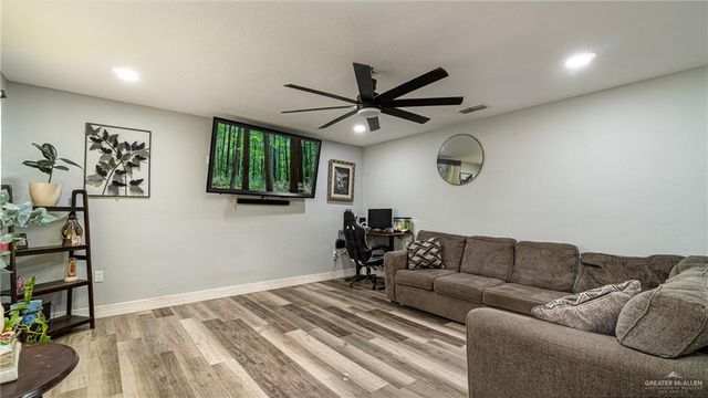 211 Felicidad Avenue, Donna, TX 78537