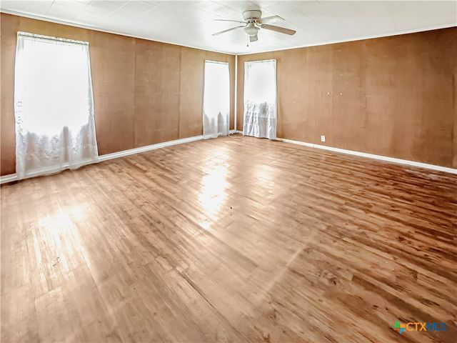 1805 E North Street, Victoria, TX 77901