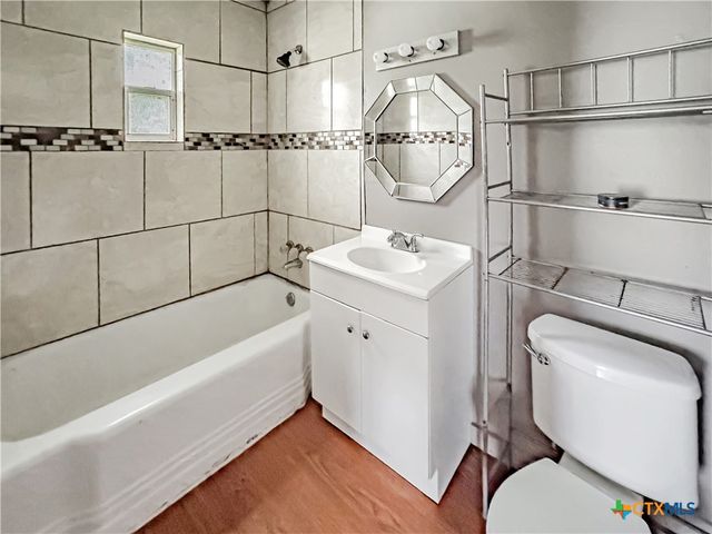 1805 E North Street, Victoria, TX 77901