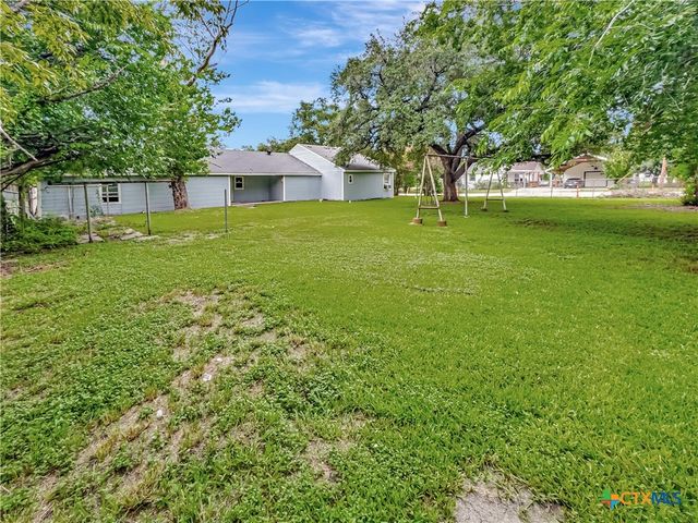 1805 E North Street, Victoria, TX 77901