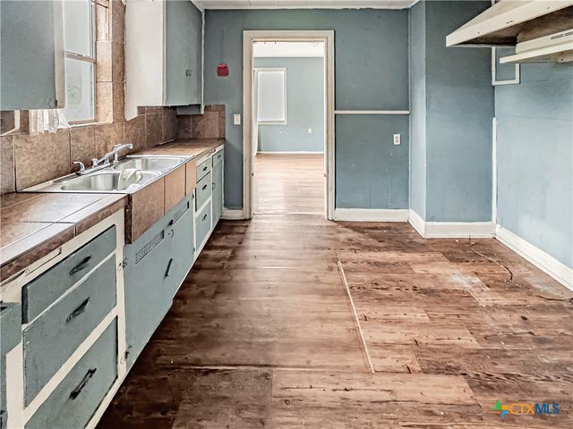 1805 E North Street, Victoria, TX 77901