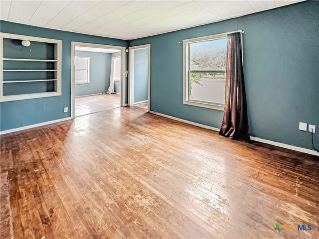 1805 E North Street, Victoria, TX 77901
