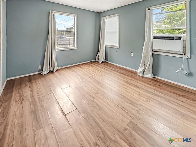 1805 E North Street, Victoria, TX 77901