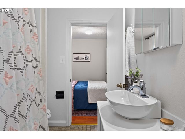 8015 N MISSISSIPPI Ave, Portland, OR 97217