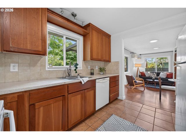 8015 N MISSISSIPPI Ave, Portland, OR 97217