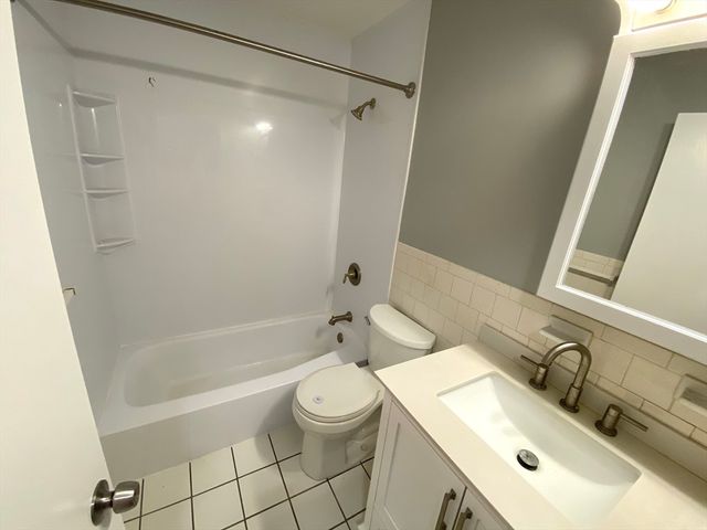176 Swanson Rd 306, Boxborough, MA 01719