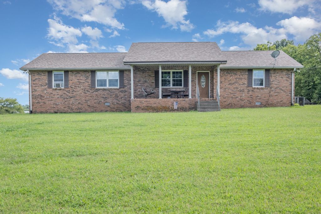 8200 Bluebird Rd, Lebanon, TN 37090