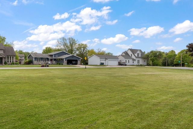 256 Pineview Lane, Valparaiso, IN 46383