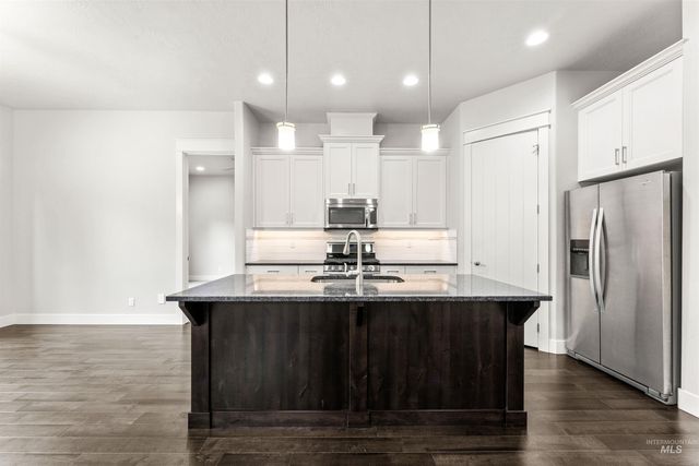 1037 E Radiant Ridge Dr., Meridian, ID 83642
