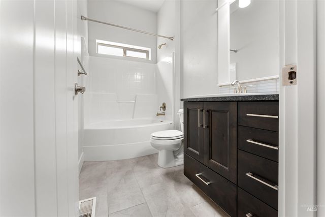 1037 E Radiant Ridge Dr., Meridian, ID 83642