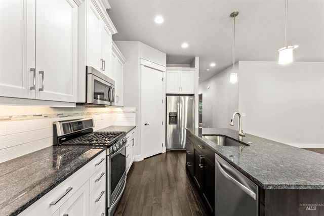 1037 E Radiant Ridge Dr., Meridian, ID 83642