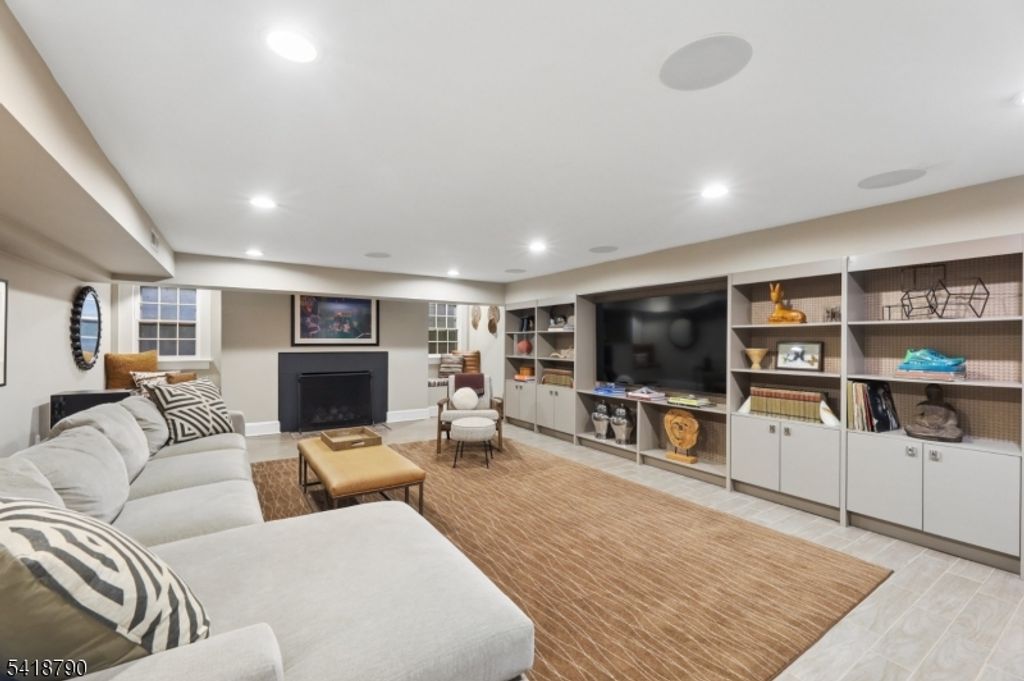 Image 15 of property listing at 29 Gordon Rd, Essex Fells Twp., NJ 07021