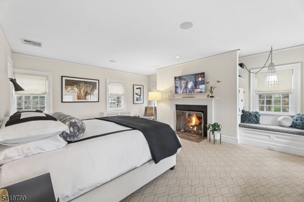 Image 17 of property listing at 29 Gordon Rd, Essex Fells Twp., NJ 07021