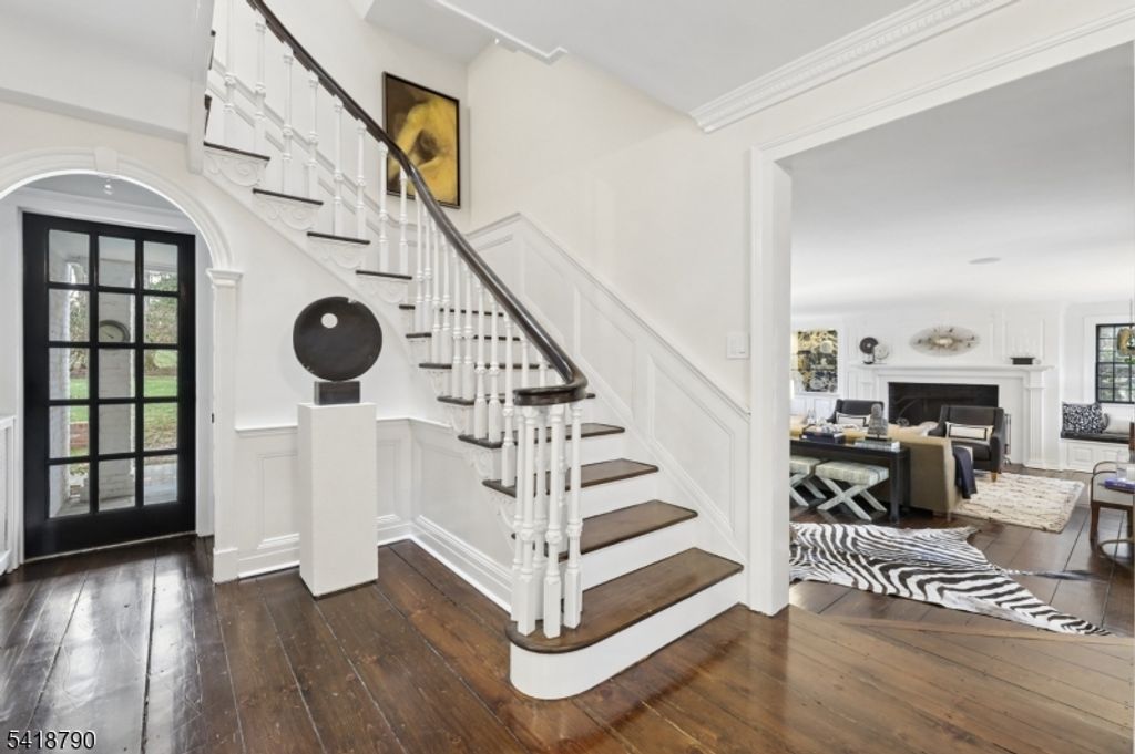 Image 3 of property listing at 29 Gordon Rd, Essex Fells Twp., NJ 07021