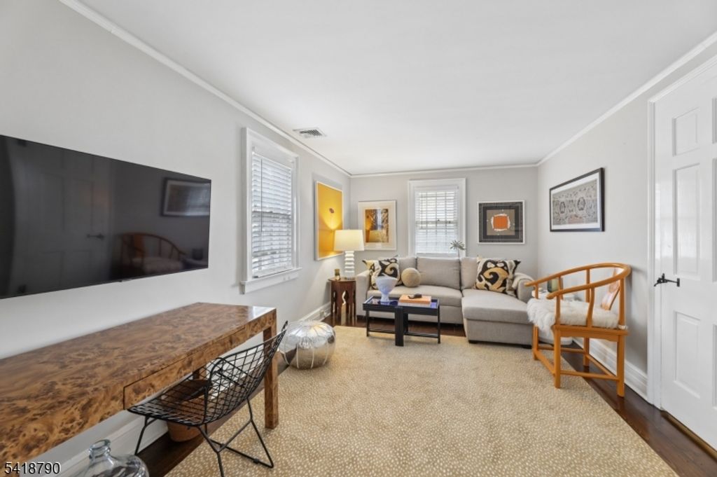 Image 22 of property listing at 29 Gordon Rd, Essex Fells Twp., NJ 07021