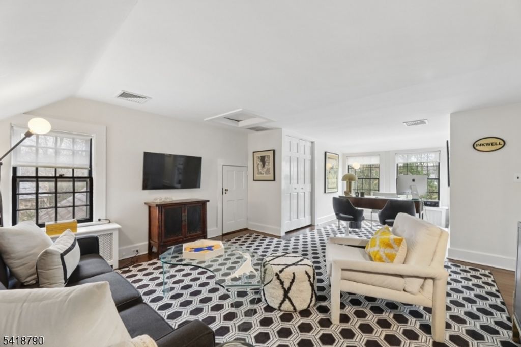 Image 24 of property listing at 29 Gordon Rd, Essex Fells Twp., NJ 07021