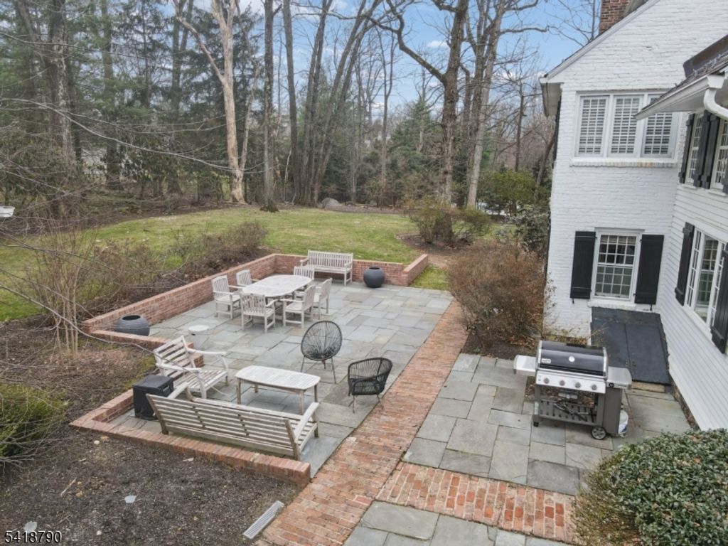 Image 27 of property listing at 29 Gordon Rd, Essex Fells Twp., NJ 07021