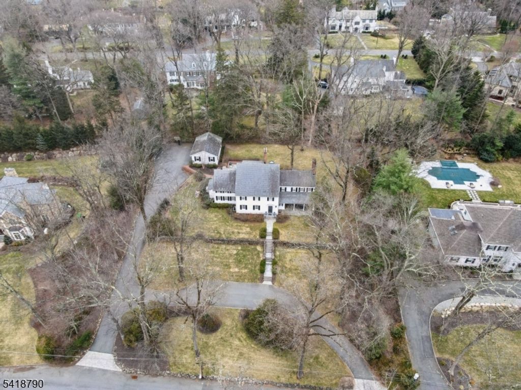 Image 33 of property listing at 29 Gordon Rd, Essex Fells Twp., NJ 07021