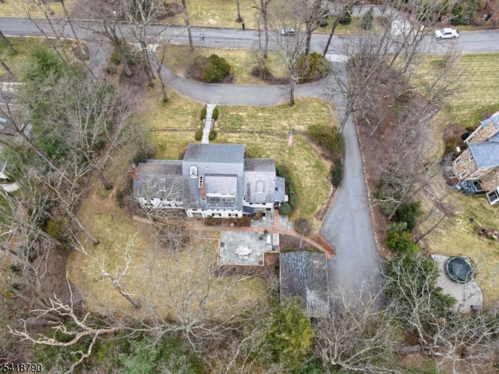 Image 34 of property listing at 29 Gordon Rd, Essex Fells Twp., NJ 07021