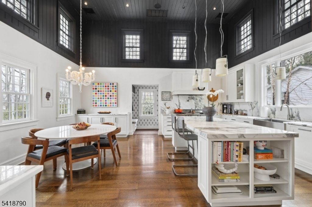 Image 5 of property listing at 29 Gordon Rd, Essex Fells Twp., NJ 07021