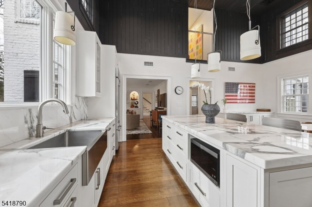 Image 6 of property listing at 29 Gordon Rd, Essex Fells Twp., NJ 07021