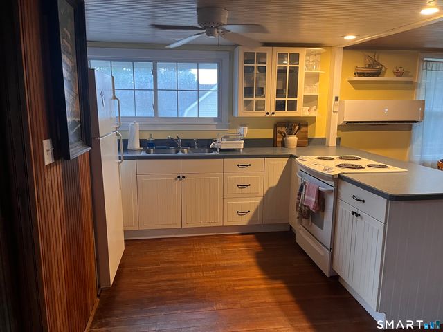35 Nehantic Drive, East Lyme, CT 06333