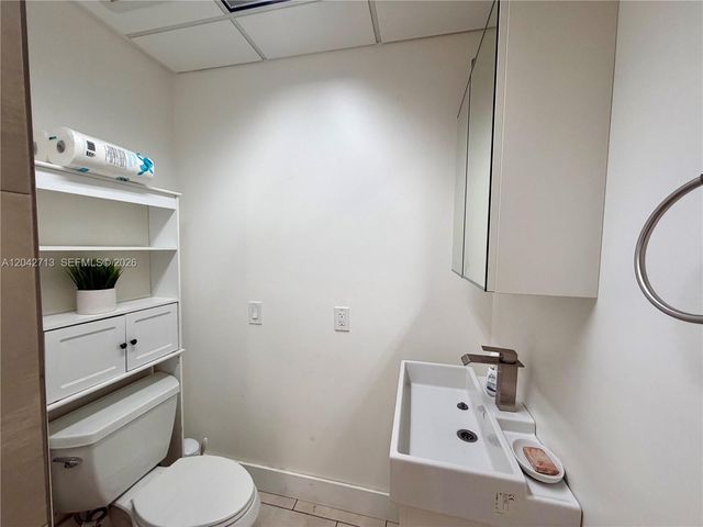 7500 NW 25th St 205, Miami, FL 33122