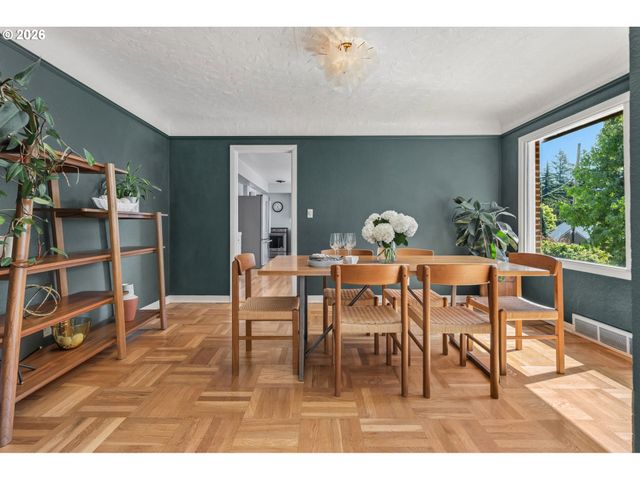 5615 Sw JEFFERSON St, Portland, OR 97221