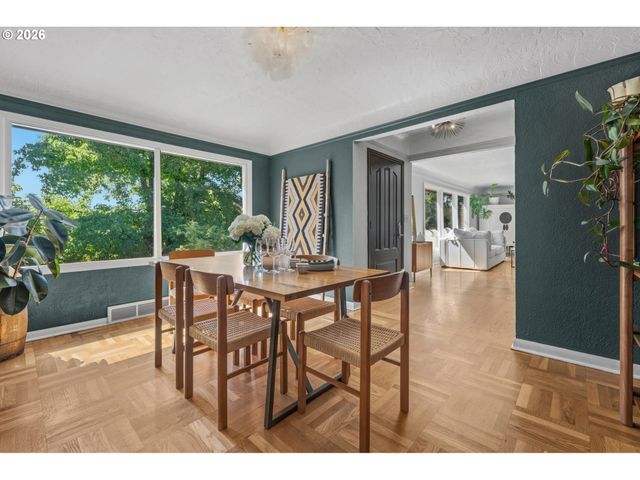 5615 Sw JEFFERSON St, Portland, OR 97221