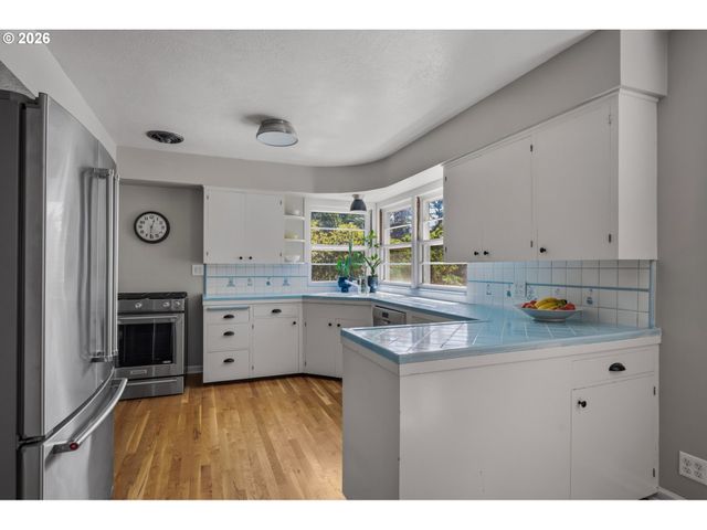 5615 Sw JEFFERSON St, Portland, OR 97221