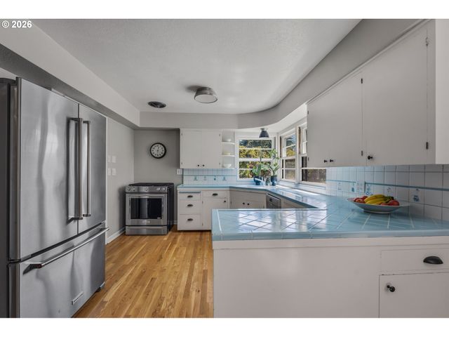 5615 Sw JEFFERSON St, Portland, OR 97221