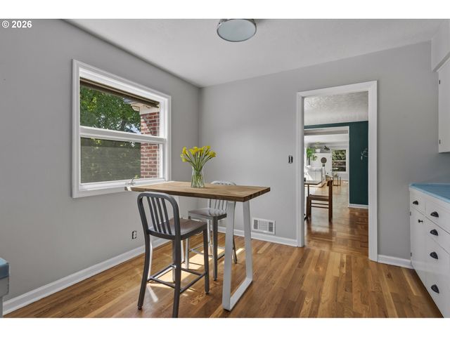5615 Sw JEFFERSON St, Portland, OR 97221