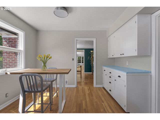 5615 Sw JEFFERSON St, Portland, OR 97221